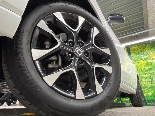 �y����18�C���`�A���~�z�C�[���z�O�ςɃ}�b�`���������A���~�z�C�[���𑕒����Ă���܂��B�e��ЊO�A���~�z�C�[����A�X�^�b�h���X�^�C�����戵�����Ă���܂��B���񂲑��k����������