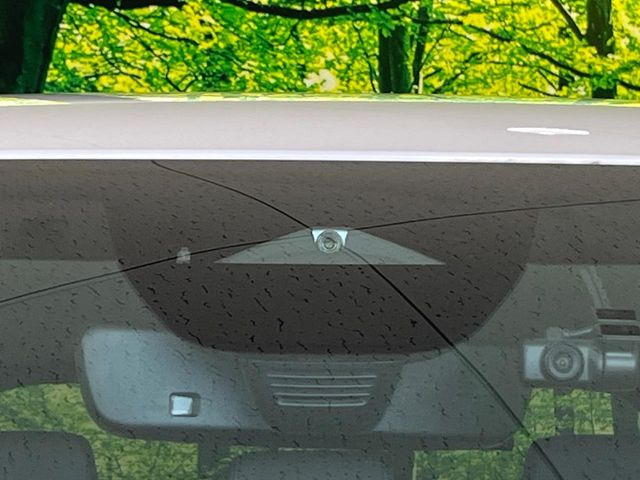 �yi-ACTIVESENSE�z���s���ɑO���̎ԗ�����F�����A�Փ˂������Ȏ��͌x��ƃu���[�L�ŏՓˉ���Ɣ�Q�y�����A�V�X�g�B�����S�Ƀh���C�u�����y���݂��������܂��B