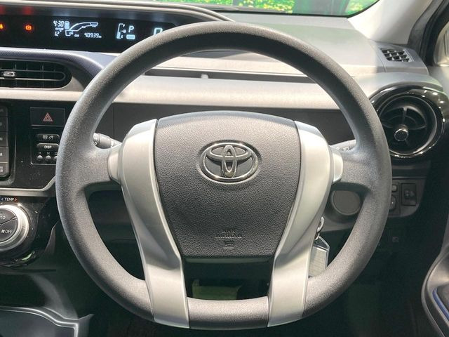 �C���e���A�ɍ��킹���f�U�C���̃X�e�A�����O�́A�^�]�������̂��Ƃ��l���A�^�]���₷���`��A�傫���ł��B�����x�A���ۂɐG���Ă��m���߂��������B