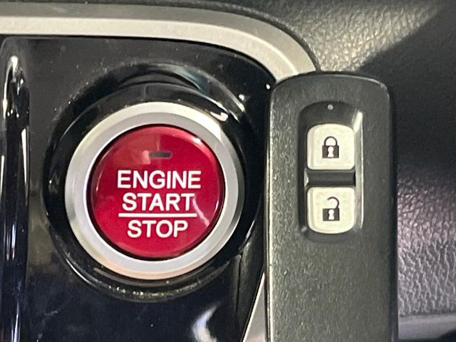 �yHonda�X�}�[�g�L�[�z�J�o����|�P�b�g�ɓ��ꂽ�܂܂ł��h�A�̎{���E�������\�ȃX�}�[�g�L�[�𑕔��B�G���W���̃I���E�I�t�����J�M�����o���K�v����������Ƃ��Ă��֗��ł���