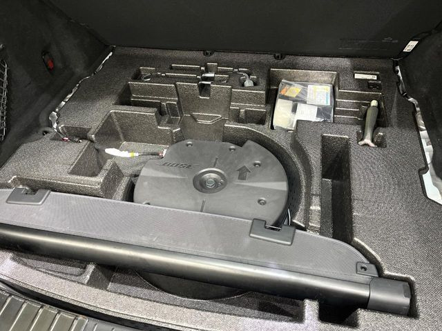 �yBOSE�T�E���h�V�X�e���z���[�J�[�I�v�V�����̍��i�ʃT�E���h�V�X�e���𓋍ځB��p�̃`���[�j���O���{���ꂽ�召�l�X�ȃX�s�[�J�[����ǎ��ȃT�E���h���t�ł��A�Տꊴ���ӂ�鉹����Ԃ����o���܂��B