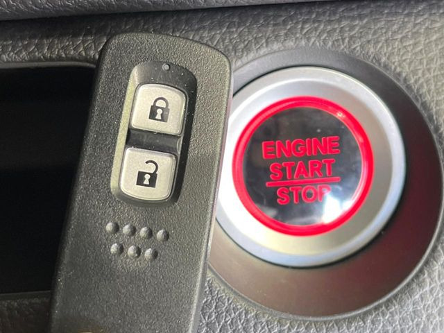 �yHonda�X�}�[�g�L�[�z�J�o����|�P�b�g�ɓ��ꂽ�܂܂ł��h�A�̎{���E�������\�ȃX�}�[�g�L�[�𑕔��B�G���W���̃I���E�I�t�����J�M�����o���K�v����������Ƃ��Ă��֗��ł���