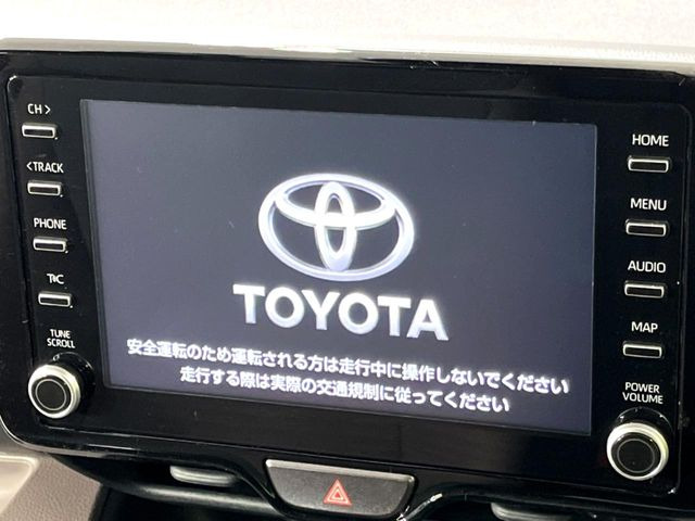 �y8�C���` �f�B�X�v���C�I�[�f�B�I�z���ʂ̃f�B�X�v���C��AppleCarPlay��AndroidAuto�����p�\�B�傫�ȉ�ʂŃX�}�z�i�r�A�v���������p���������܂���