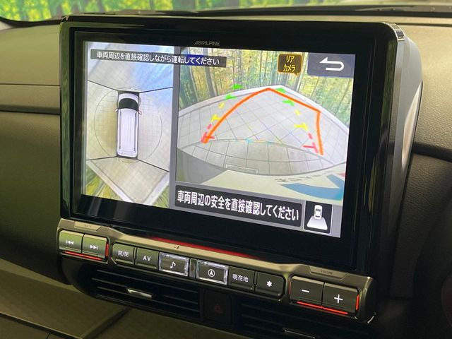 【マルチアラウンドモニター】専用のカメラにより、上から見下ろしたような視点で360度クルマの周囲を確認することができます☆死角部分も確認しやすく、狭い場所での切り返しや駐車もスムーズに行えます。