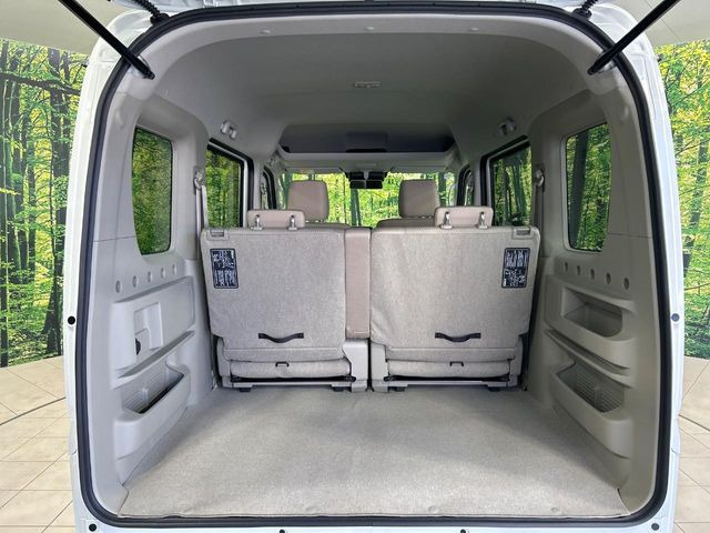 ���i�̂���������ʋ΁A���}���ɏ\���ȉ׎��X�y�[�X���m�ۂ��Ă���܂��B�Z�J���h�V�[�g��|���ƁA�傫�ȉו��̐ύڂ��\�ł���