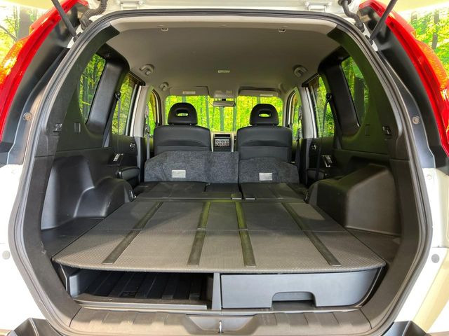 ���i�̂���������ʋ΁A���}���ɏ\���ȉ׎��X�y�[�X���m�ۂ��Ă���܂��B�Z�J���h�V�[�g��|���ƁA�傫�ȉו��̐ύڂ��\�ł���