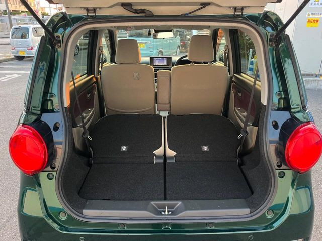 普段のお買い物や通勤、送迎等に十分な荷室スペースを確保しております。セカンドシートを倒すと、大きな荷物の積載も可能です♪