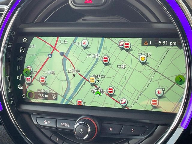 �������i�r:��̊��̂���i�r�́A����������ԓ������o���Ă���܂��BBluetooth�Đ��ȂǃI�[�f�B�I�@�\���[�����Ă���܂��̂ŁA�^�]�����y���߂܂���