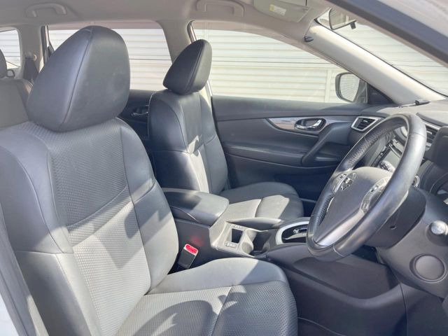 【防水シート】スノボやダイビング等でありがちな汚れや濡れも心配無用の防水シート♪雨の日に傘や荷物でシートが濡れたり、飲み物をこぼしたりした時もサッと拭いてきれいになるから大助かり