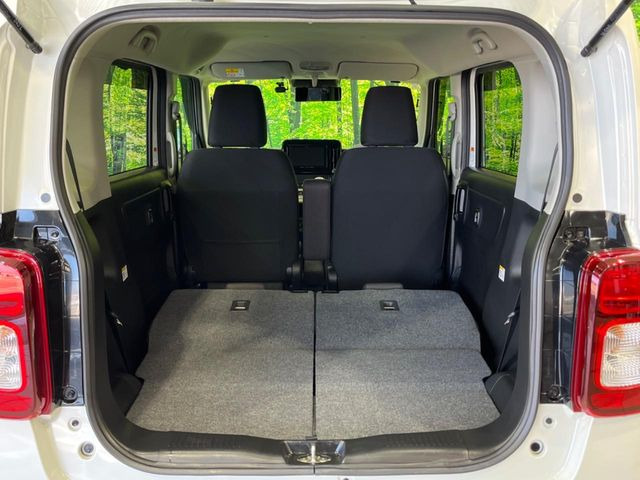 ���i�̂���������ʋ΁A���}���ɏ\���ȉ׎��X�y�[�X���m�ۂ��Ă���܂��B�Z�J���h�V�[�g��|���ƁA�傫�ȉו��̐ύڂ��\�ł���