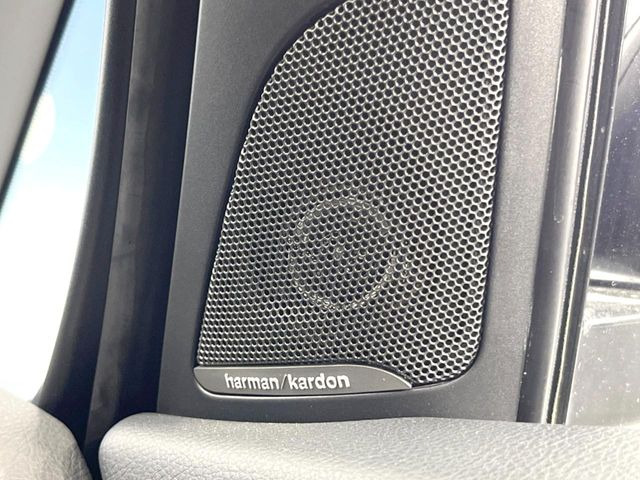 ��harman/kardon�T�E���h�V�X�e��:�I�[�f�B�I��僁�[�J�[����|����v���~�A���X�s�[�J�[�𑕔��B�����̃X�s�[�J�[����A���̗������܂ŕ����鍂�i���ȉ��y�����y���݂��������܂��B