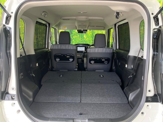 ���i�̂���������ʋ΁A���}���ɏ\���ȉ׎��X�y�[�X���m�ۂ��Ă���܂��B�Z�J���h�V�[�g��|���ƁA�傫�ȉו��̐ύڂ��\�ł���