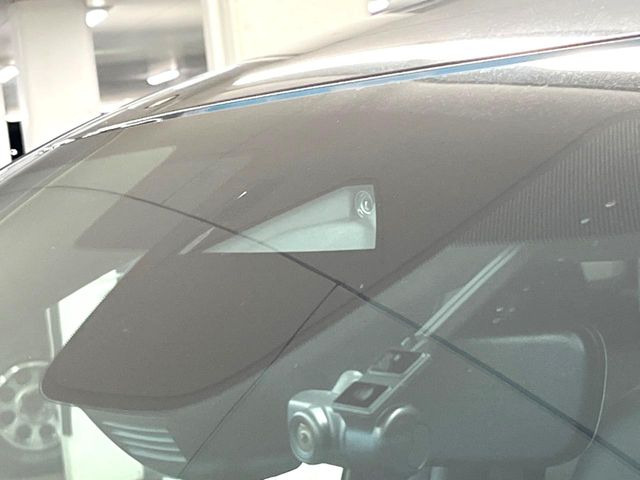 �y�X�}�[�g�u���[�L�T�|�[�g�z���s���ɑO���̎ԗ�����F�����A�Փ˂������Ȏ��͌x��ƃu���[�L�ŏՓˉ���Ɣ�Q�y�����A�V�X�g�B�����S�Ƀh���C�u�����y���݂��������܂��B