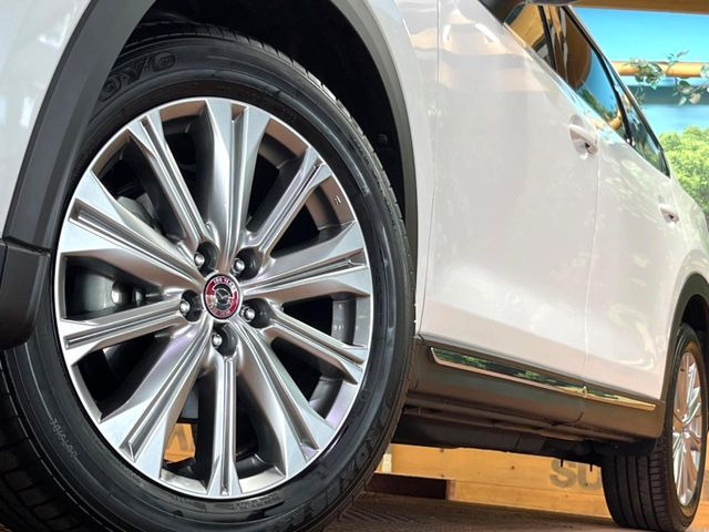 �y����19�C���`�A���~�z�C�[���z�O�ςɃ}�b�`���������A���~�z�C�[���𑕒����Ă���܂��B�e��ЊO�A���~�z�C�[����A�X�^�b�h���X�^�C�����戵�����Ă���܂��B���񂲑��k����������