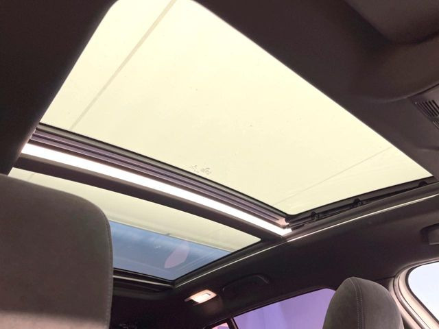 ���p�m���}�~�b�N�K���X���[�t:�唗�͂̃p�m���}���[�t�́A�㕔���Ȃɂ܂ő����Ă���A�J���I�ȋ�Ԃ����y���݂��������܂��B