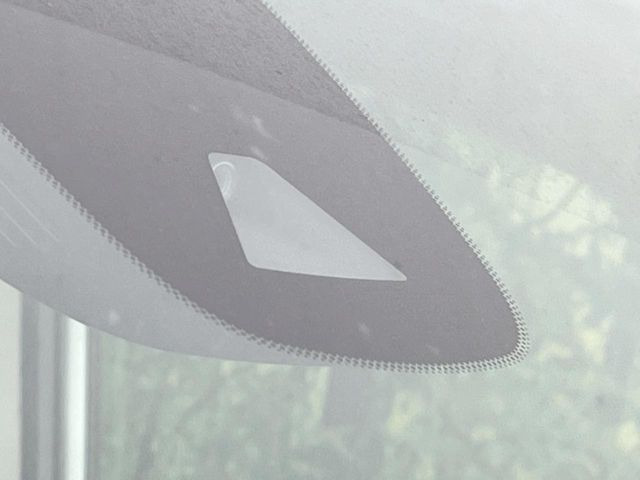 �y�G�}�[�W�F���V�[�u���[�L�z���s���ɑO���̎ԗ�����F�����A�Փ˂������Ȏ��͌x��ƃu���[�L�ŏՓˉ���Ɣ�Q�y�����A�V�X�g�B�����S�Ƀh���C�u�����y���݂��������܂��B