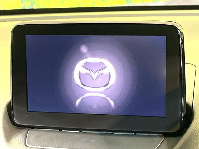 �y8.8�C���`�}�c�_�R�l�N�g�z�ԓ��̕��͋C�Ƀ}�b�`������^�̃f�B�X�v���C�B�X�}�z�ڑ��ł̃i�r�g�p��Bluetooth�Đ����A�l�X�ȋ@�\���y���߂܂��B�����I�ȃ_�C�������삪�\�ŁA�g��������ǍD�ł��B