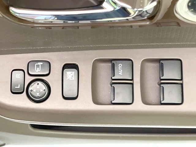 �y�d���i�[�~���[�z�T�C�h�~���[�͓d���i�[���ƂȂ��Ă���A�������ԏ�ł��L�Y�������X�N��}�����܂��B