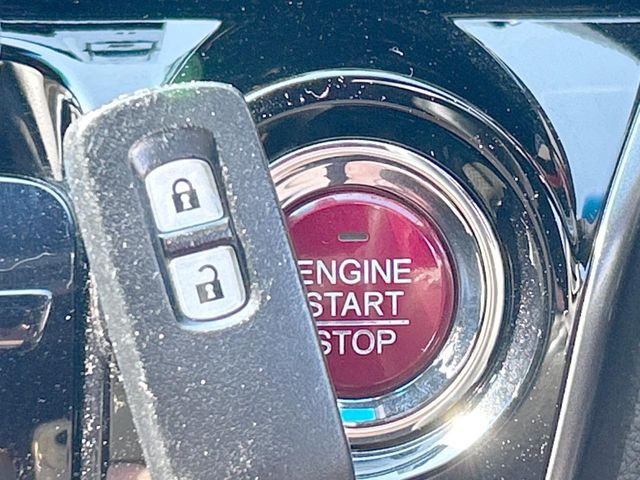 �yHonda�X�}�[�g�L�[�z�J�o����|�P�b�g�ɓ��ꂽ�܂܂ł��h�A�̎{���E�������\�ȃX�}�[�g�L�[�𑕔��B�G���W���̃I���E�I�t�����J�M�����o���K�v����������Ƃ��Ă��֗��ł���