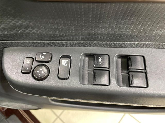 �y�d���i�[�~���[�z�T�C�h�~���[�͓d���i�[���ƂȂ��Ă���A�������ԏ�ł��L�Y�������X�N��}�����܂��B