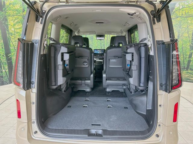 ���i�̂���������ʋ΁A���}���ɏ\���ȉ׎��X�y�[�X���m�ۂ��Ă���܂��B�Z�J���h�V�[�g��|���ƁA�傫�ȉו��̐ύڂ��\�ł���