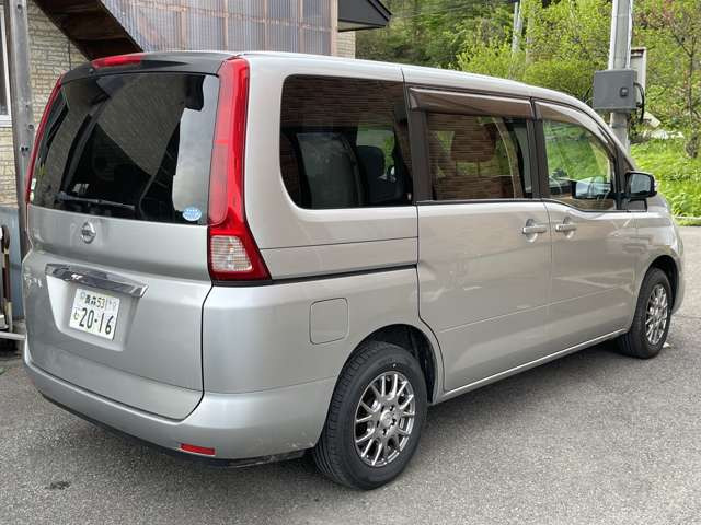 セレナ2.0 20S HDDナビ付 4WD