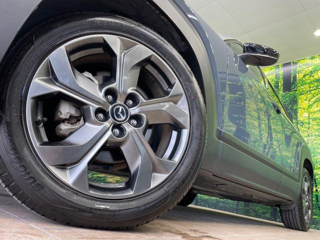 �y����18�C���`�A���~�z�C�[���z�O�ςɃ}�b�`���������A���~�z�C�[���𑕒����Ă���܂��B�e��ЊO�A���~�z�C�[����A�X�^�b�h���X�^�C�����戵�����Ă���܂��B���񂲑��k����������