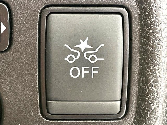 �y�C���e���W�F���g�G�}�[�W�F���V�[�u���[�L�z�t�����g�J�����őO���̎ԗ�����s�҂����m�B�Փ˂������Ȏ��͏Փ˔�Q�y���u���[�L���쓮�A�Փˉ�����T�|�[�g�B�����S�Ƀh���C�u�����y���݂��������܂��B