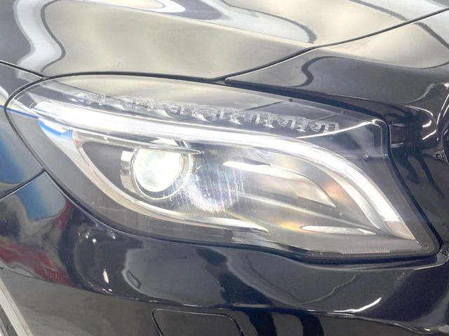 ●HIDヘッドライト:明るく前方を照らしてくれるので、悪天候や夜間の走行時も視界良好で安心してお乗りいただけます。