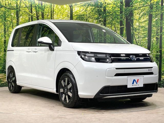 高透明度のガラス皮膜で撥水はもちろん、上質なツヤ・光沢を実現。紫外線や酸性雨から大切な愛車を保護し、色あせ・劣化を防止。「弾スプラッシュコート」、「弾プリミッサコート」からお選びいただけます。