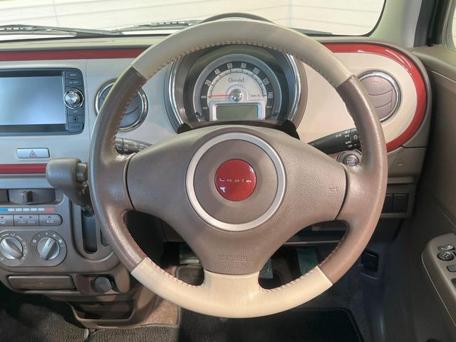 �y�����v�����X�e�A�����O�z�㎿�Ȋv���g�p���邱�ƂŁA��ɂ����������݂ƂĂ��^�]���₷���n���h���ł���