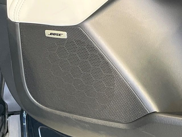 �yBOSE�T�E���h�V�X�e���z���[�J�[�I�v�V�����̍��i�ʃT�E���h�V�X�e���𓋍ځB��p�̃`���[�j���O���{���ꂽ�召�l�X�ȃX�s�[�J�[����ǎ��ȃT�E���h���t�ł��A�Տꊴ���ӂ�鉹����Ԃ����o���܂��B