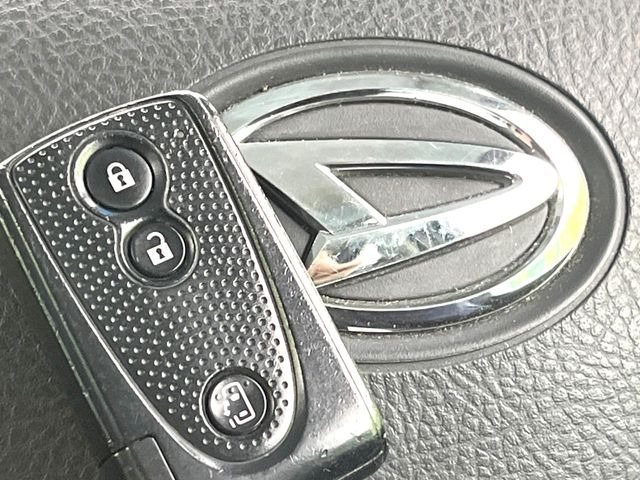 �y�L�[�t���[�V�X�e���z�J�o����|�P�b�g�ɓ��ꂽ�܂܂ł��h�A�̎{���E�������\�ȃX�}�[�g�L�[�𑕔��B�G���W���̃I���E�I�t�����J�M�����o���K�v����������Ƃ��Ă��֗��ł���