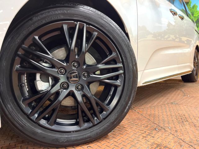 �y�����A���~�z�C�[���z�O�ςɃ}�b�`���������A���~�z�C�[���𑕒����Ă���܂��B�e��ЊO�A���~�z�C�[����A�X�^�b�h���X�^�C�����戵�����Ă���܂��B���񂲑��k����������