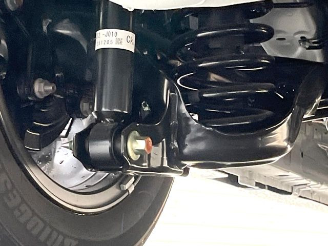 ��D�]�𒸂��Ă���܂��{�f�B�̒e�X�v���b�V���R�[�g���D�]��t���B�ʏ�̃K���X�R�[�g�ƈقȂ�A�ϋv�N��6�N�̖��@���K���X�R�[�e�B���O���A�{�f�B���L���C�ȏ�Ԃɕۂ��Ă���܂��B