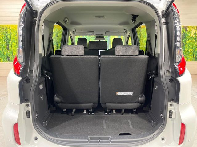 普段のお買い物や通勤、送迎等に十分な荷室スペースを確保しております。セカンドシートを倒すと、大きな荷物の積載も可能です♪