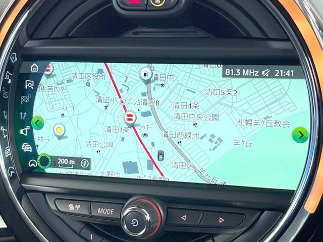 �����������i�r:��̊��̂���i�r�́A����������ԓ������o���Ă���܂��BBluetooth�Đ��ȂǃI�[�f�B�I�@�\���[�����Ă���܂��̂ŁA�^�]�����y���߂܂���