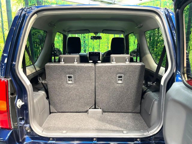 ���i�̂���������ʋ΁A���}���ɏ\���ȉ׎��X�y�[�X���m�ۂ��Ă���܂��B�Z�J���h�V�[�g��|���ƁA�傫�ȉו��̐ύڂ��\�ł���