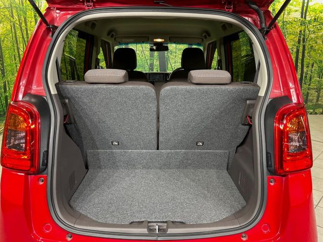 ���i�̂���������ʋ΁A���}���ɏ\���ȉ׎��X�y�[�X���m�ۂ��Ă���܂��B�Z�J���h�V�[�g��|���ƁA�傫�ȉו��̐ύڂ��\�ł���