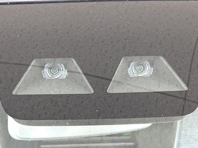 �y�X�}�[�g�A�V�X�g�z���s���ɑO���̎ԗ�����F�����A�Փ˂������Ȏ��͌x��ƃu���[�L�ŏՓˉ���Ɣ�Q�y�����A�V�X�g�B�����S�Ƀh���C�u�����y���݂��������܂��B