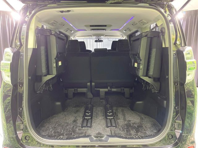 ���i�̂���������ʋ΁A���}���ɏ\���ȉ׎��X�y�[�X���m�ۂ��Ă���܂��B�Z�J���h�V�[�g��|���ƁA�傫�ȉו��̐ύڂ��\�ł���