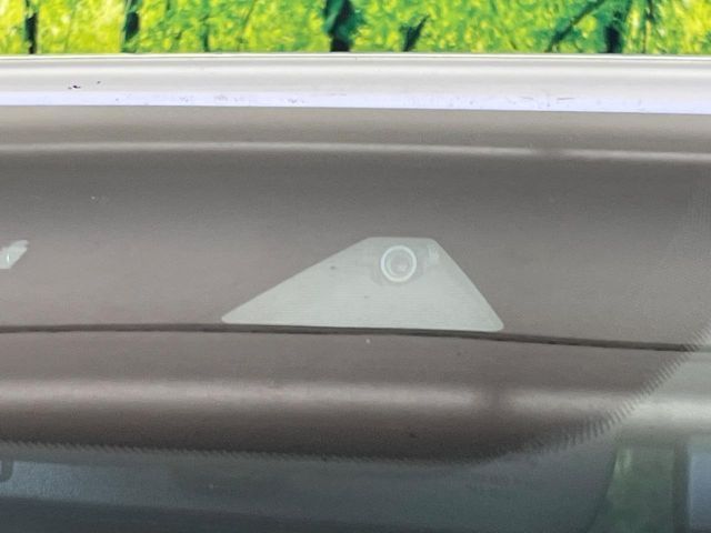 �yi-ACTIVESENSE�z���s���ɑO���̎ԗ�����F�����A�Փ˂������Ȏ��͌x��ƃu���[�L�ŏՓˉ���Ɣ�Q�y�����A�V�X�g�B�����S�Ƀh���C�u�����y���݂��������܂��B