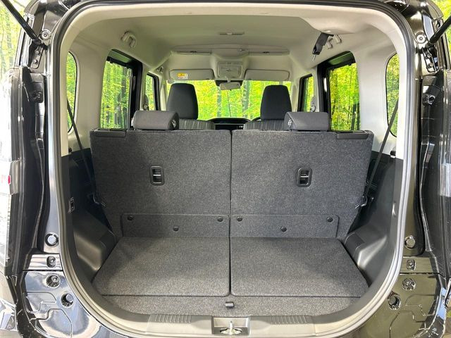 ���i�̂���������ʋ΁A���}���ɏ\���ȉ׎��X�y�[�X���m�ۂ��Ă���܂��B�Z�J���h�V�[�g��|���ƁA�傫�ȉו��̐ύڂ��\�ł���