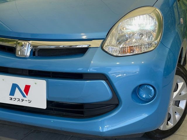 【HIDヘッドライト】非常に明るく前方を照らしてくれるので、悪天候や夜間の走行時も視界良好で安心してお乗りいただけます。