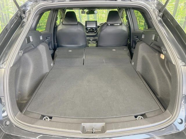 ���i�̂���������ʋ΁A���}���ɏ\���ȉ׎��X�y�[�X���m�ۂ��Ă���܂��B�Z�J���h�V�[�g��|���ƁA�傫�ȉו��̐ύڂ��\�ł���