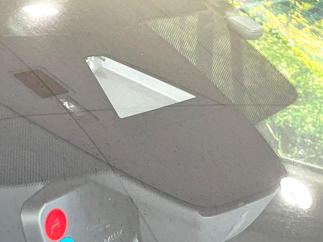 �yi-ACTIVESENSE�z���s���ɑO���̎ԗ�����F�����A�Փ˂������Ȏ��͌x��ƃu���[�L�ŏՓˉ���Ɣ�Q�y�����A�V�X�g�B�����S�Ƀh���C�u�����y���݂��������܂��B