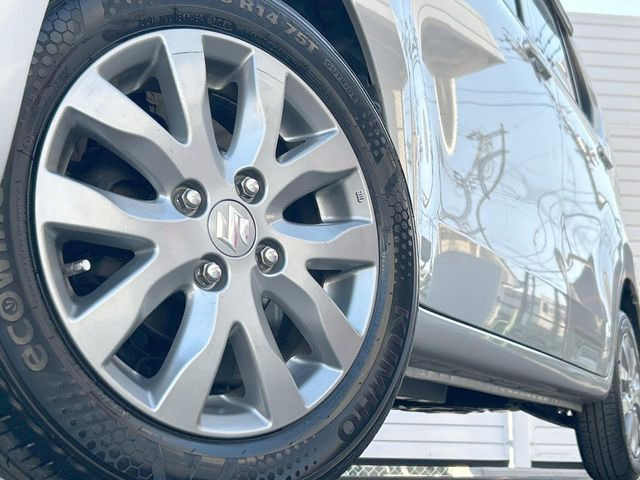 �y����14�C���`�A���~�z�C�[���z�O�ςɃ}�b�`���������A���~�z�C�[���𑕒����Ă���܂��B�e��ЊO�A���~�z�C�[����A�X�^�b�h���X�^�C�����戵�����Ă���܂��B���񂲑��k����������