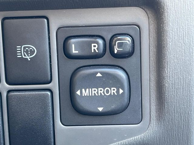 �y�d���i�[�~���[�z�T�C�h�~���[�͓d���i�[���ƂȂ��Ă���A�������ԏ�ł��L�Y�������X�N��}�����܂��B