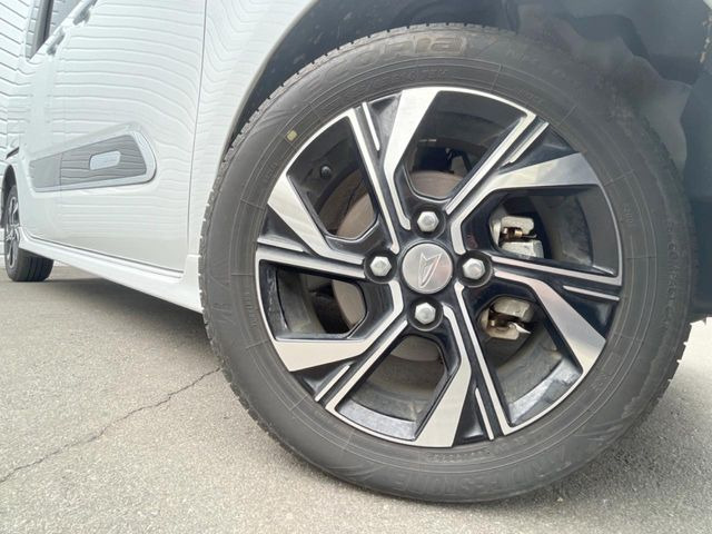 �y����14�C���`�A���~�z�C�[���z�O�ςɃ}�b�`���������A���~�z�C�[���𑕒����Ă���܂��B�e��ЊO�A���~�z�C�[����A�X�^�b�h���X�^�C�����戵�����Ă���܂��B���񂲑��k����������