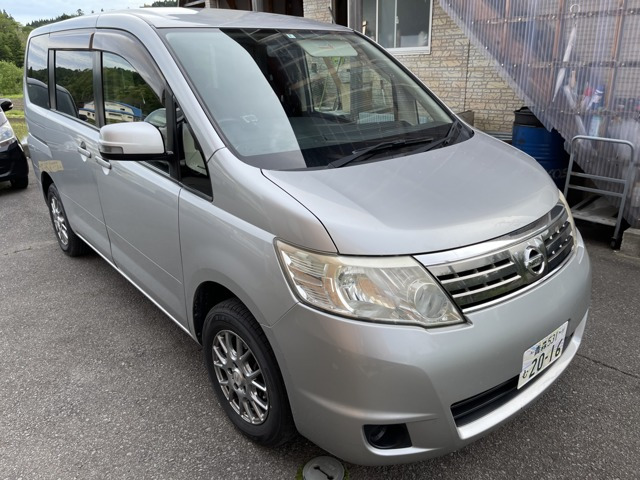 セレナ2.0 20S HDDナビ付 4WD